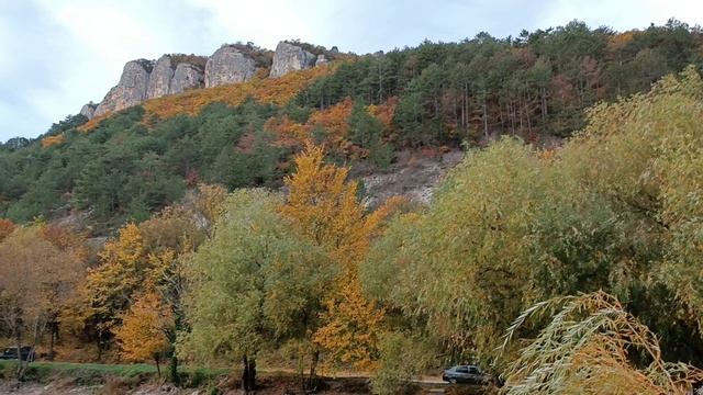 Озеро Мангуп.
Золотая осень.