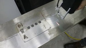 Лазерная очистка фрагмента автобусной остановки