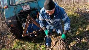 На тракторе МТЗ-80 по колеям Урала. Идёт боком. Лопнуло колесо на телеге 2ПТС-4