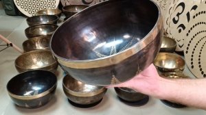 Кованая поющая чаша Fern leaves ( 26 см, нота: Ля#, 116 Гц)  / Singing Bowl / shamanic.moscow