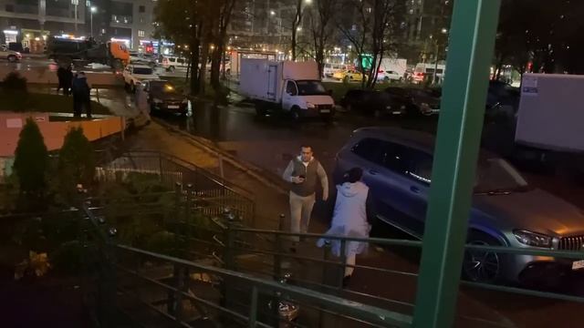 ДИКИЙ ДИРЕКТОР НОКАУТИРОВАЛ ПОКУПАТЕЛЯ. ПРИЕХАЛИ СПРОСИТЬ ЗА ПОСТУПОК. БЕСПРЕДЕЛ в ПОДМОСКОВЬЕ, Ч1 смотреть онлайн