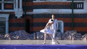 Балет "Лебединое озеро" у замка Шереметева