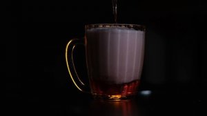 Наливаем в бокал