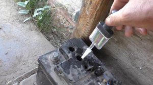 У старого аккумулятора разная плотность электролита в банках