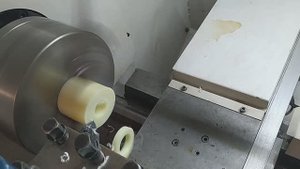Точим капролоновые кольца на токарном ЧПУ станке