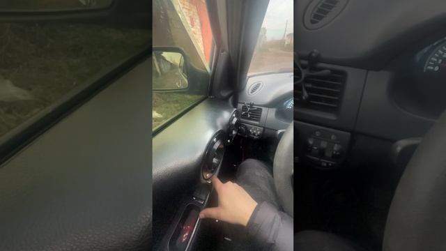 Автозвук ломает приору .