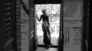 СИЛЬНАЯ ЖЕНЩИНА ШЛА ЧЕРЕЗ ГОДЫ... Стихи. Л. Лабинцева, читает Л. Великаноа, муз. С. Лабутин, звук. А