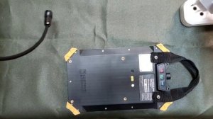 Планшет Умный напарник на Android, демонстрация подключения зарядного устройства