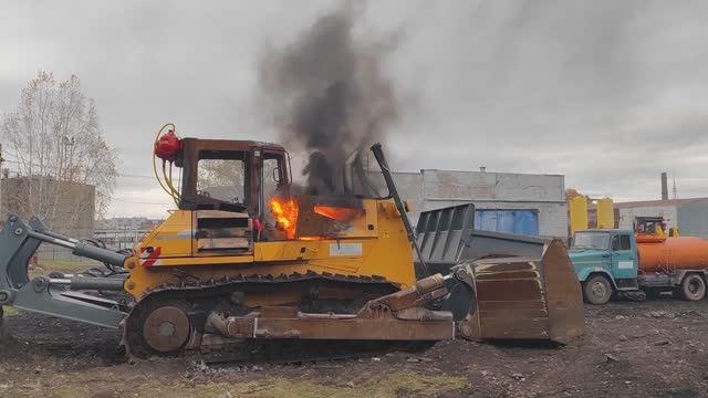 Испытания системы пожаротушения бульдозера