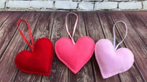 С Днем тепла, поцелуев и подарков