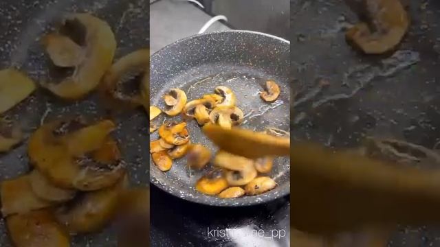 Багет с курицей и овощами..
