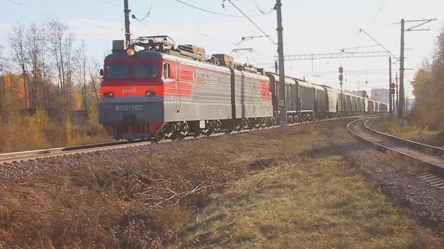 ВЛ10У-767 (РЖД/Окт, ТЧ-21 Волховстрой) с грузовым зерновозным поездом