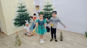 6. Сценка Маленькой елочке хорошо в лесу