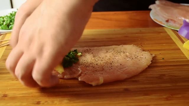 Куриные рулетики с тягучим сыром | Рецепт рулетов из курицы смотреть онлайн