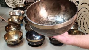 Кованая поющая чаша "Dark flower of life" SZ-021 (21 см, нота: Фа, 174 Гц) / shamanic.moscow