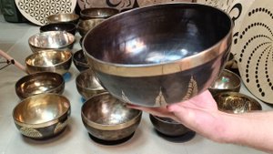 Кованая поющая чаша Fern leaves ( 22 см, нота: До, 130 Гц) / Singing Bowl / shamanic.moscow