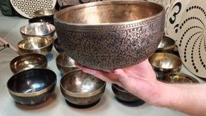 Кованая поющая чаша Back side heavy carving ( 20 см, нота: Соль #, 207 Гц)  / shamanic.moscow