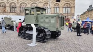 ВЫСТАВКА ВОЕННОЙ ТЕХНИКИ  ПОСВЯЩЁННАЯ ПАРАДУ 7 НОЯБРЯ 1941 ГОДА НА КРАСНОЙ ПЛОЩАДИ.