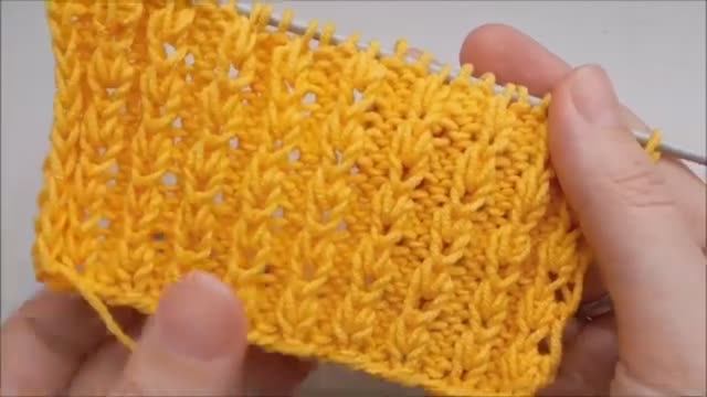 Красивый вертикальный узор спицами