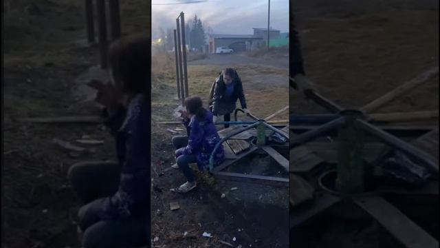 БЕЗУМНЫЙ ПАША С ПОДРУЖКОЙ ТАНЕЙ КАТАЕТСЯ НА КАРУСЕЛЯХ! ВЕСЕЛО И ЗАДОРНО!