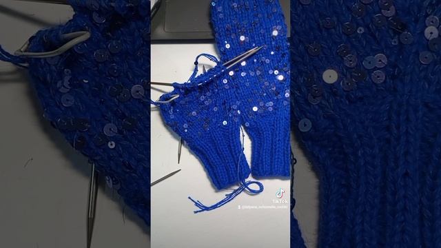Вяжу варежки с пайетками