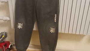 Как заштопать дырки на штанишках