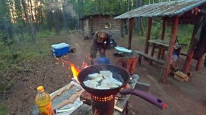 Живем в рыбацкой избе. Рыбалка в дали от цивилизации! Только закинули снасть и сразу трофеи!