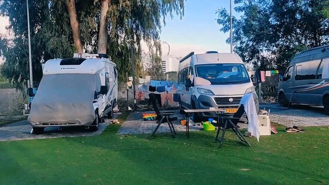 Обзор кемпинга а Анталии. Один день в АВТОДОМЕ в Турции. Обсудили #vanlife с гостями разных стран