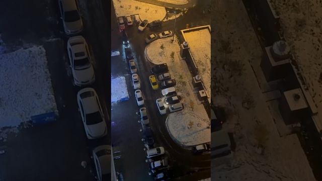 🚨В Солнцево закрыли машину, и водитель решил сообщить об этом на весь двор🚨