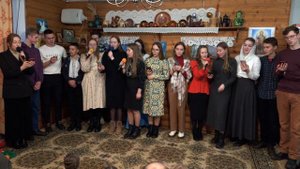 С днем рождения, батюшка. Группа выпускников