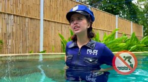 Mark and Dad how thieves learn safety rules in the pool with Policeman