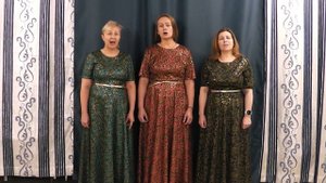 Вокальный ансамбль "Цевница". Девушка пела в церковном хоре.