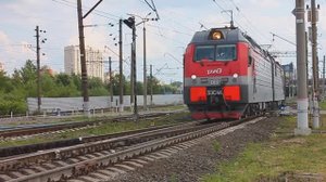 3ЭС4К-013 (РЖД/Окт, ТЧ-21 Волховстрой) с грузовым поездом выходит на Южное полукольцо СПб-узла