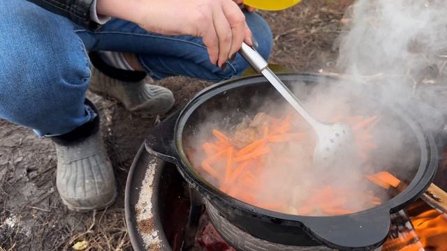 Плов по-нашему) #казан #готовимнакостре #плов #вкусно смотреть онлайн