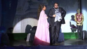 Светит,да не греет_1часть HD
Полина, Илья, Лиля