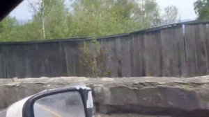 Уходит в небо самолет