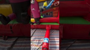 Надувной батут «Миньоны в тропиках»