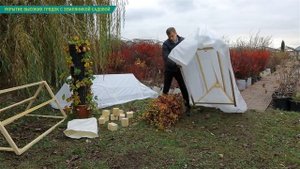 Укрытие вертикальных грядок с земляникой на зиму. Как укрыть садовую землянику на зиму.