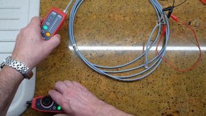 Quién no dice la verdad? Uni-T UT 683 o Fluke Intellitone Pro200.