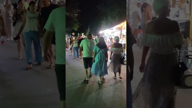 Крым, судак, вечерняя прогулка, сколько народу.