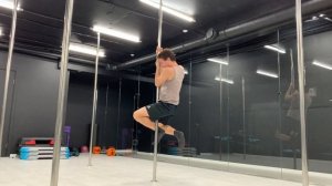 Развиваю навыки Pole Dance / Pole Sport || Учусь держаться на пилоне :)