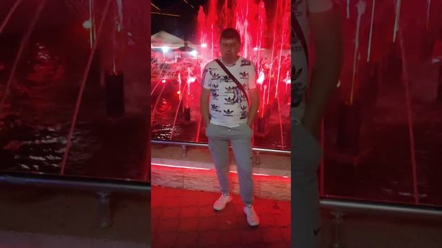 Крым, судак, я возле фонтана.