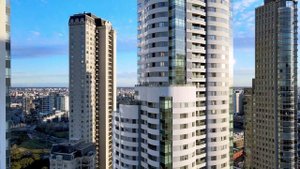 ролик "говорящая голова" с графикой