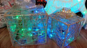 Светящийся новогодний подарок под елку