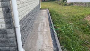 Отвод воды от дома, брусчатка и лотки