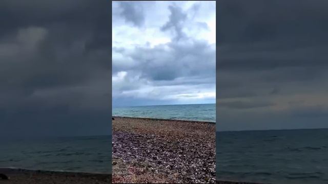 Прибрежное Крым обстановка на пляже и отель Золотая рыбка