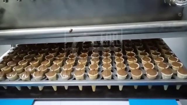 Начинка рожков нугой на тестотсадочной машине смотреть онлайн