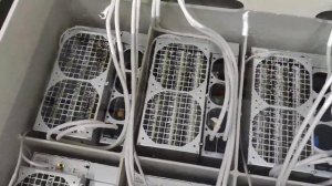 Antminer S19J Pro в Иммерсионной жидкости.