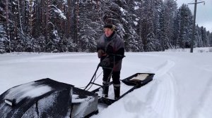 Самодельный мотобуксировщик. Участник зимнего слёта самодельной техники.