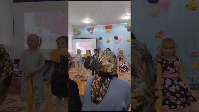 Софочка поёт частушки на утреннике